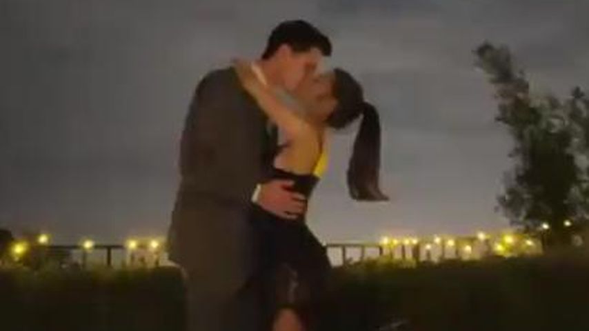 Ariana Grande (r.) mit ihrem Freund Dalton im Februar 2022
