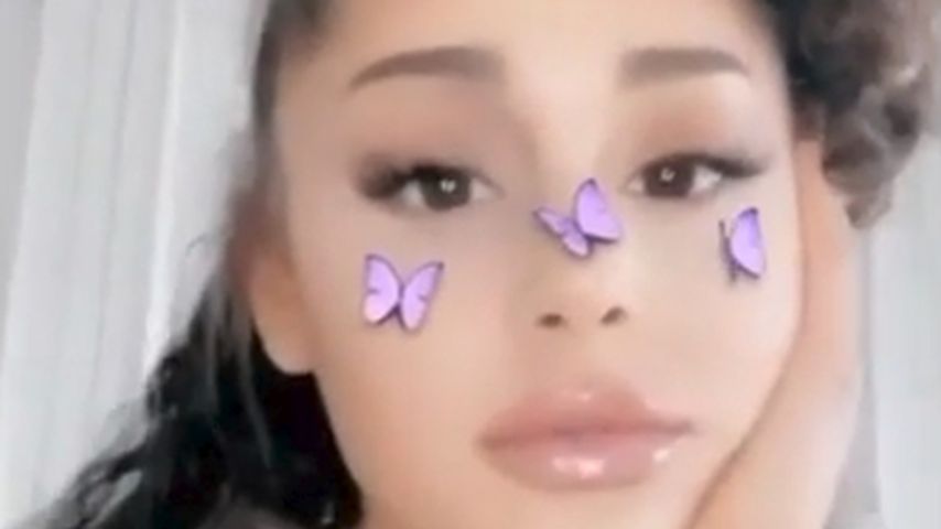 Fans feiern Ariana Grandes neuen Naturlocken-Clip!