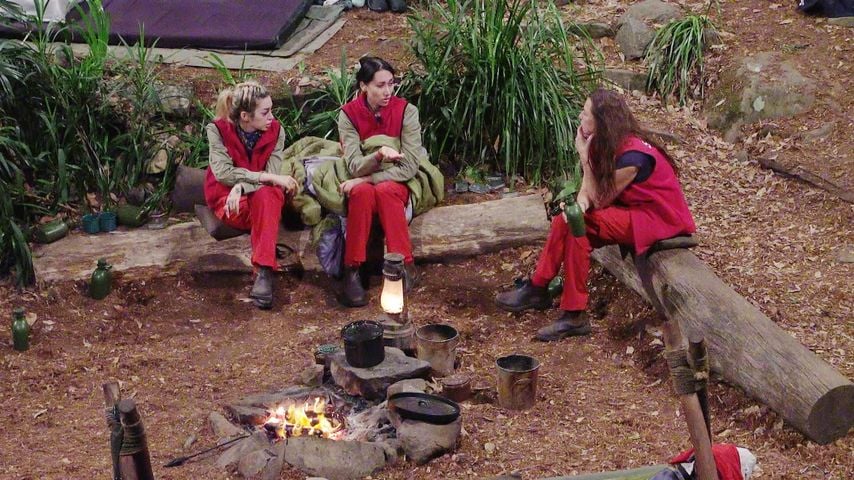 Ariel, Samira Yavuz und Simone Ballack im Dschungelcamp 2026