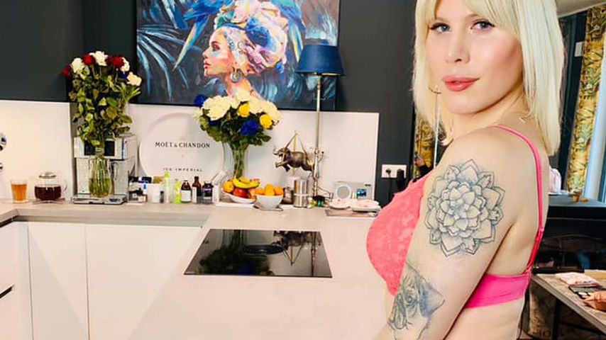 Nach Geschlechtsangleichung: Arielle Rippegather in Dessous