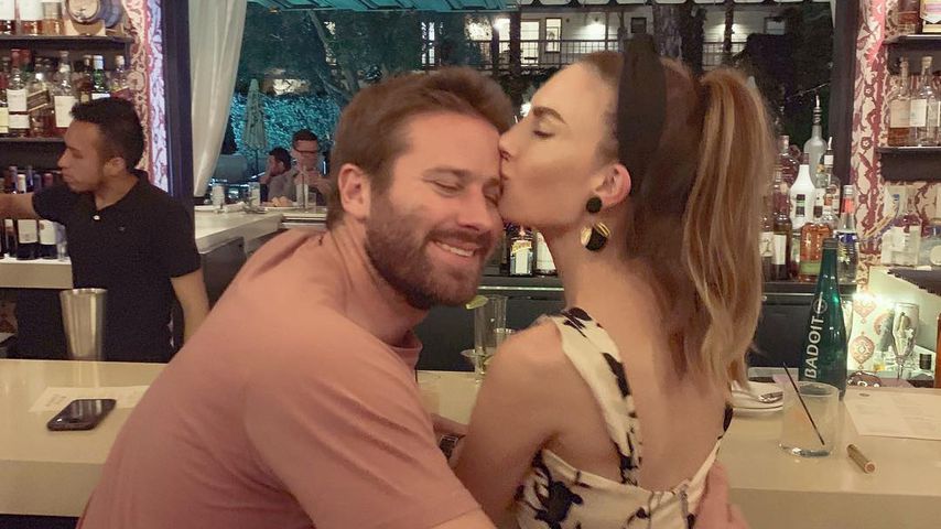 Armie Hammer mit seiner Frau Elizabeth Chambers