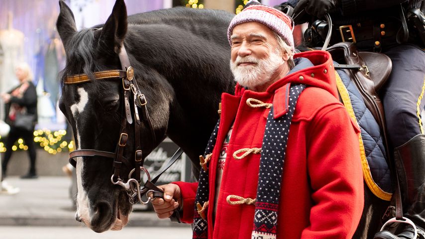 Arnold Schwarzenegger amm Set von "The Man With The Bag" im Dezember 2024