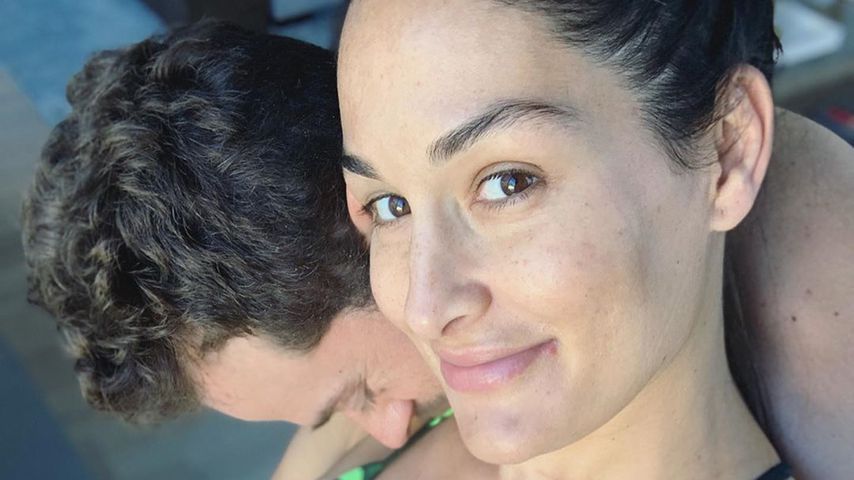 Artem Chigvintsev und Nikki Bella im April 2020