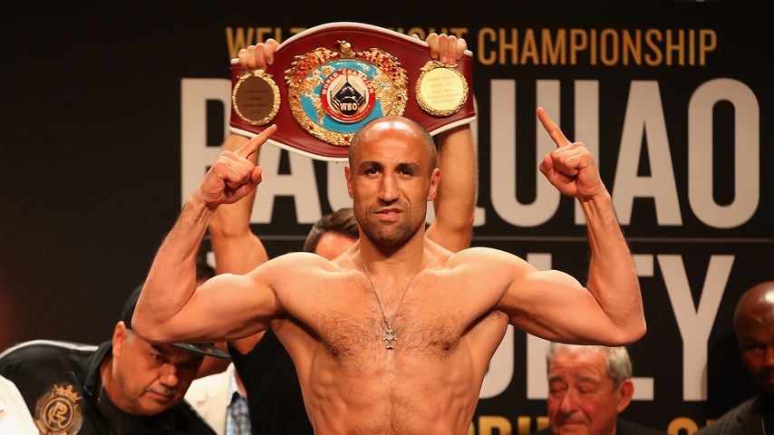 Arthur Abraham vor seinem WM-Gürtel in der MGM Grand Garden Arena in Las Vegas