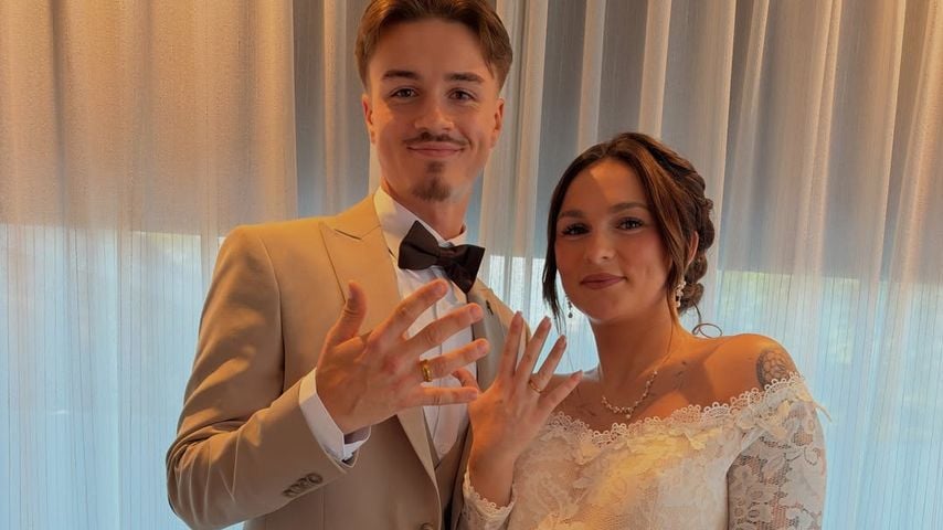Artur und Laura von "Love Fool" zeigen ihre Eheringe , Oktober 2026