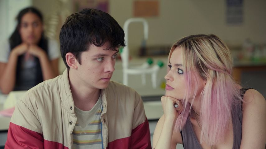 Asa Butterfield und Emma Mackey in der Netflix-Serie "Sex Education", 2019