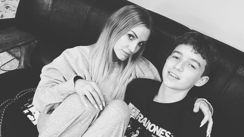 Ashlee Simpson mit ihrem Sohn Bronx Mowgli Wentz im November 2021