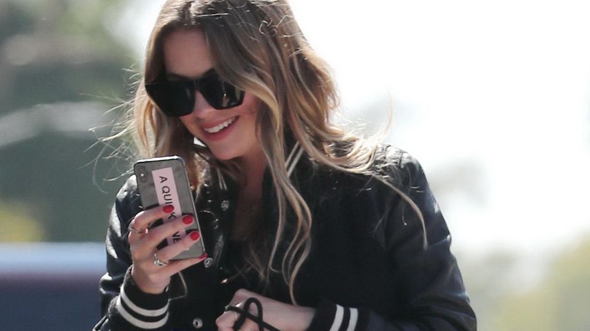 Hochzeits-Wirrwarr: Trägt Ashley Benson hier einen Ehering?