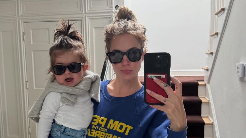 Ashley Benson mit ihrer Tochter Aspen im Februar 2025