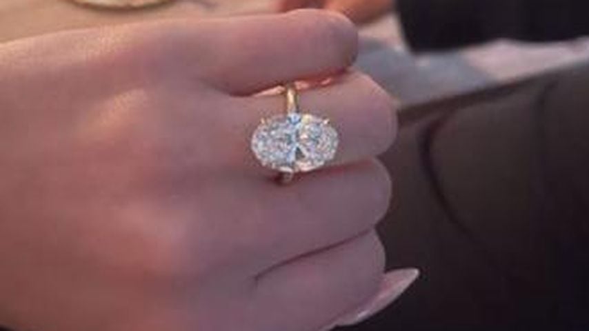 Ashley Bensons Verlobungsring