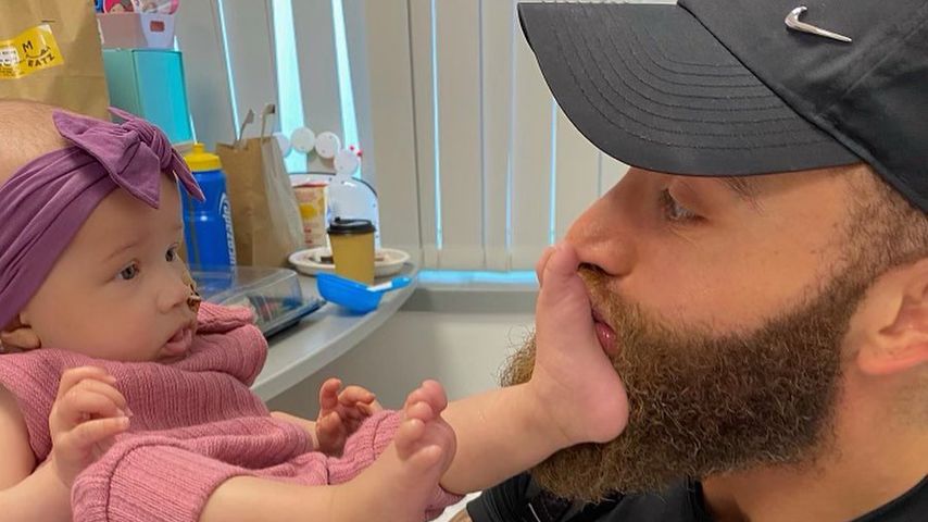 Ashley Cain mit seiner Tochter Azaylia (†)