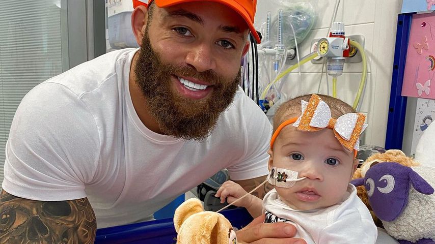 Realitystar Ashley Cain mit seiner Tochter Azaylia