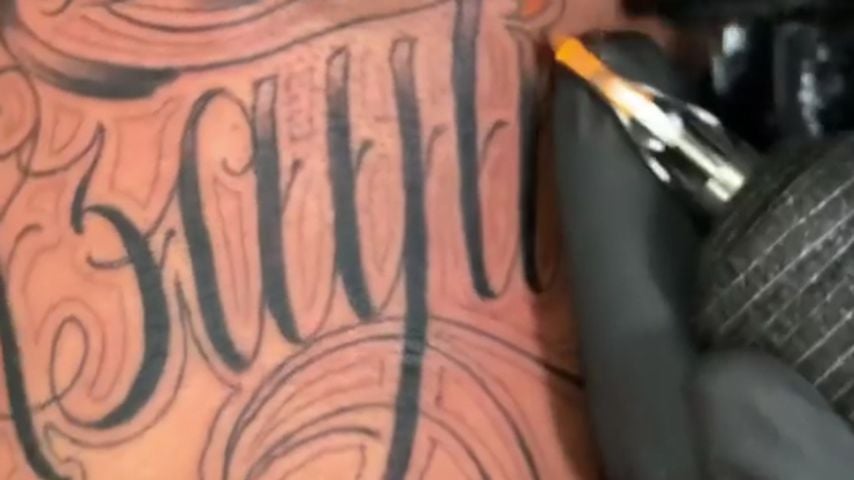 Ashley Cains Tattoo in Ehren seiner Tochter