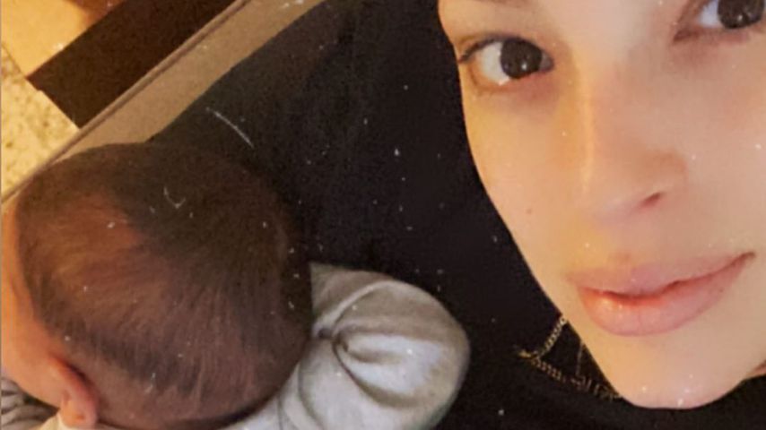 Ashley Graham mit ihrem Sohn Isaac im März 2020