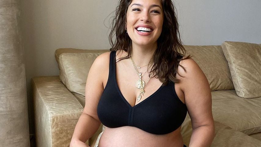 Wie eine "Kokosnuss": Ashley Graham zeigt XXL-Babybauch