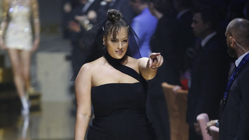 Nach Zwillingsgeburt: Ashley Graham wieder auf dem Laufsteg