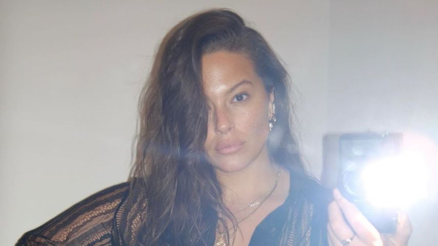 Ungeschönt! Ashley Graham zeigt Bauch mit Dehnungsstreifen