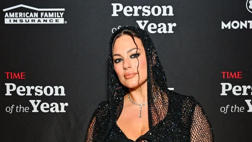 Im Netz-Kleid: Ashley Graham setzt ihre Kurven in Szene!