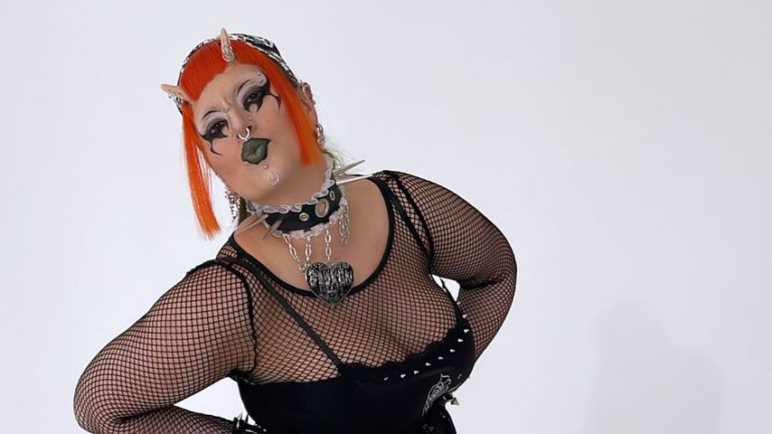 Crazy: Ashley Graham zeigt sich in einem krassem Punk-Look