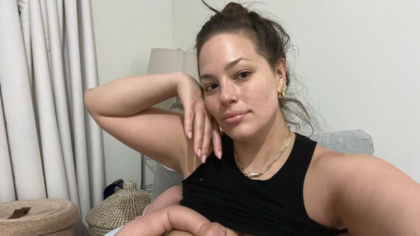 Zwei Babys gleichzeitig stillen: Ashley Graham ist erschöpft