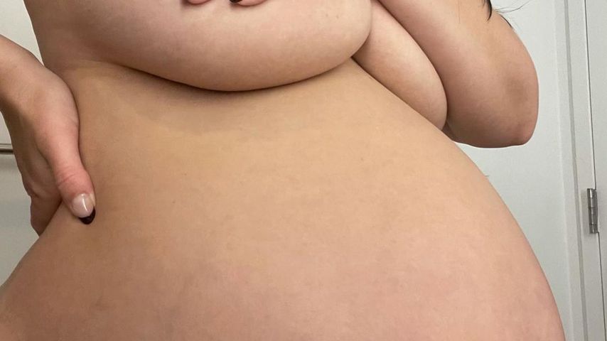 Ashley Grahams Babybauch