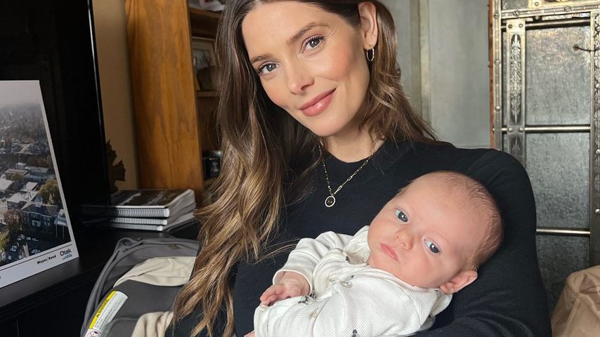 Schauspielerin Ashley Greene mit ihrer Tochter