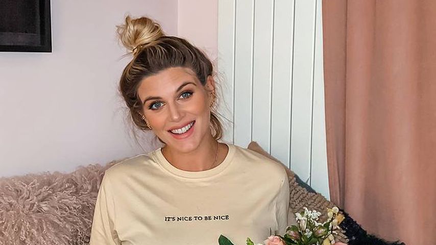 Mit Baby unterwegs: Ashley James ist heimlich Mama geworden!