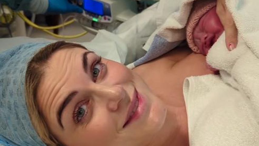 "Positive Geburtsstory": Ashley James über Kaiserschnitt