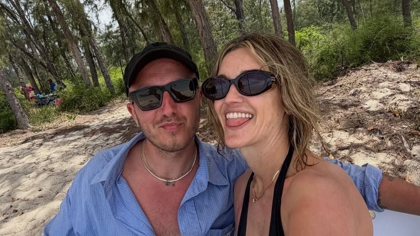 Ashley Roberts und ihr Freund George Rollinson am Strand