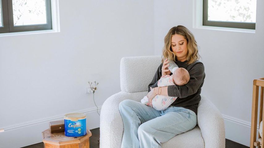 Stillprobleme: Ashley Tisdale füttert Tochter mit Fläschchen