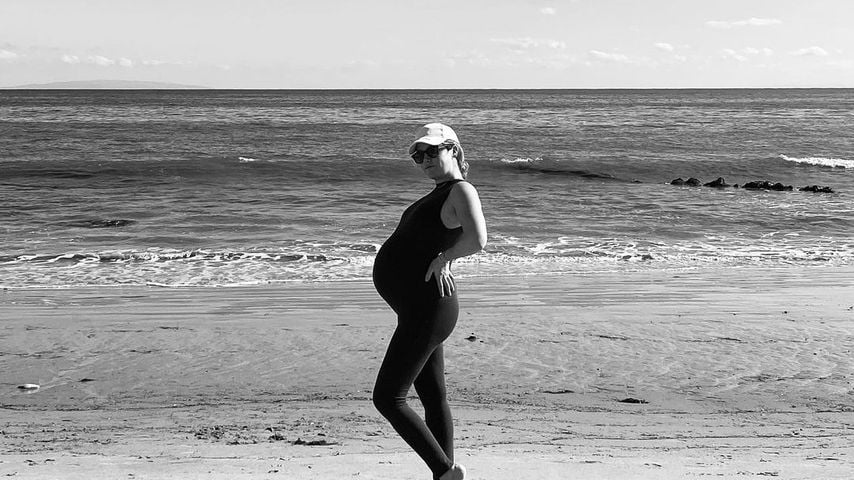"Fast fertig": Hochschwangere Ashley Tisdale zeigt Babybauch