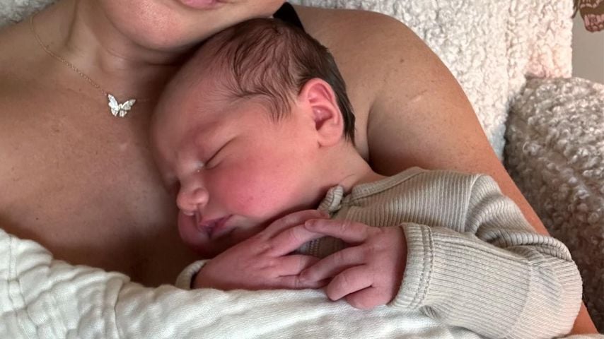Ashley Tisdale zeigt erstmals Gesicht ihres Babys Emerson