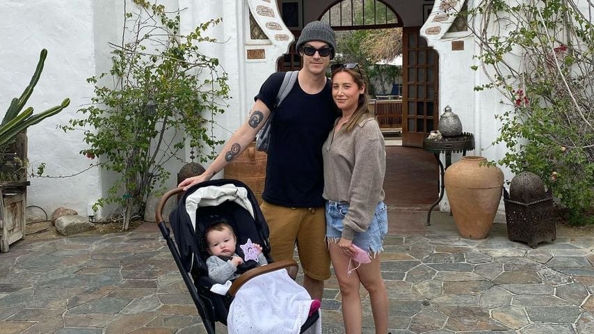 Ashley Tisdale mit ihrer Familie
