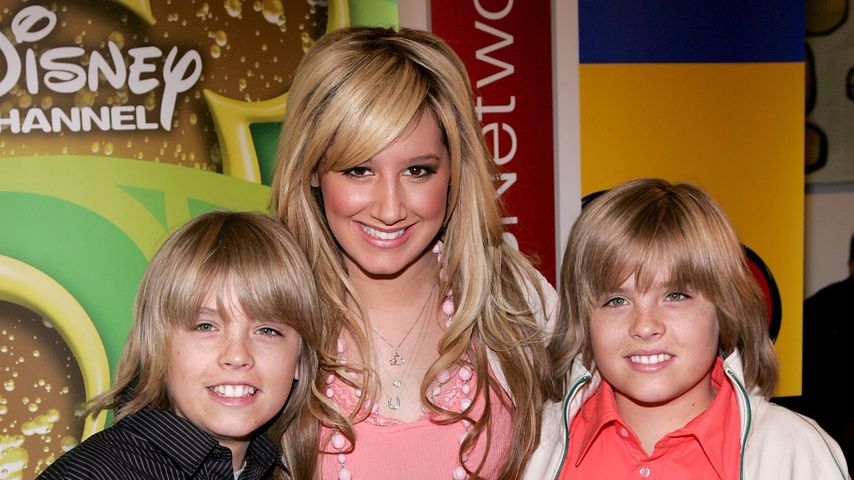 Ashley Tisdale und Cole und Dylan Sprouse im Februar 2006
