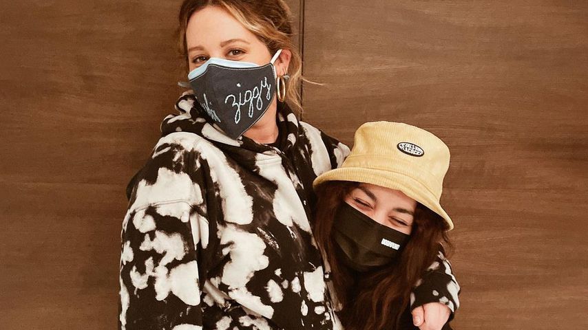 Vanessa Hudgens knuddelt hochschwangere Ashley Tisdale