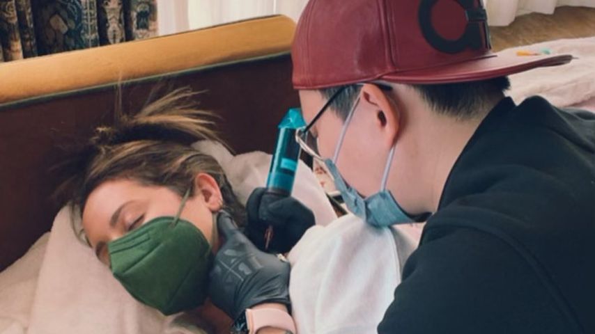 Ashley Tisdale und ihr Tätowierer