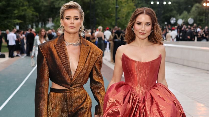 Ashlyn Harris und Sophia Bush beim Auftakt der Olympischen Spiele, Juli 2024