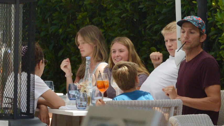 Halt in der Familie: Ashton Kutcher albert mit Kids herum