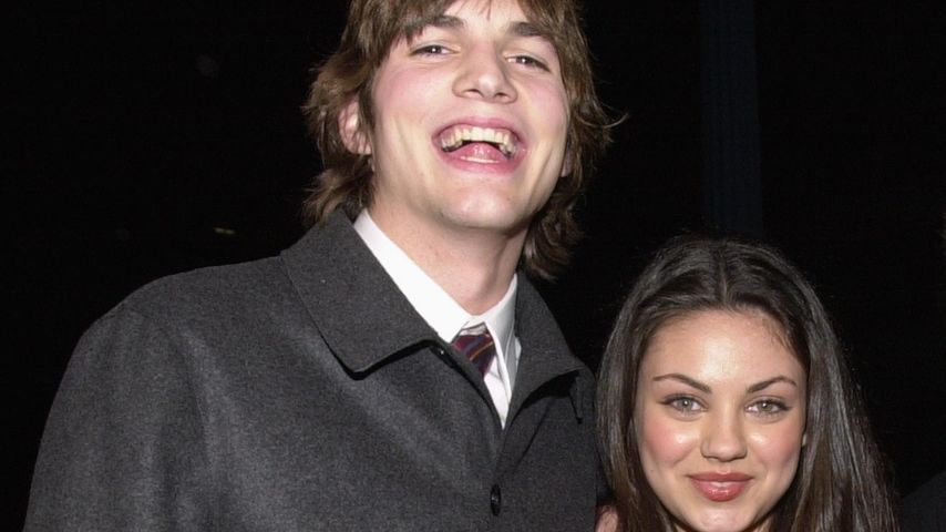 Ashton Kutcher und Mila Kunis, Dezember 2000
