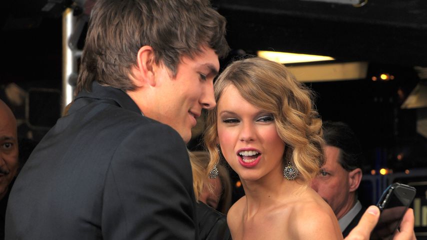 Ashton Kutcher zeigt sich öffentlich als bekennender Swiftie