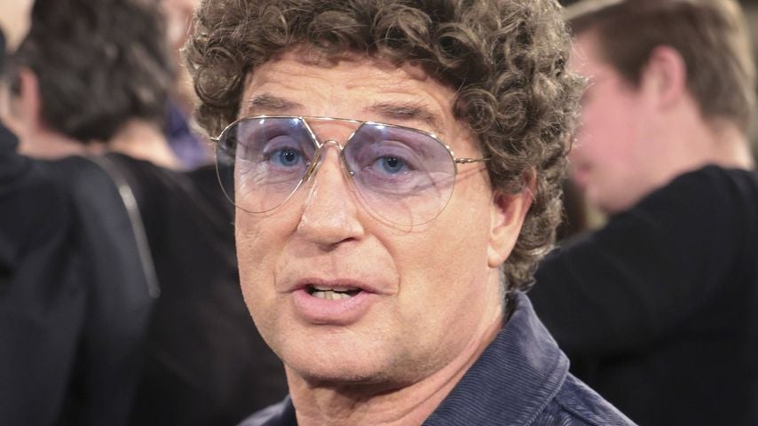 Atze Schröder rechnet mit frauenfeindlichen Schlagersongs ab