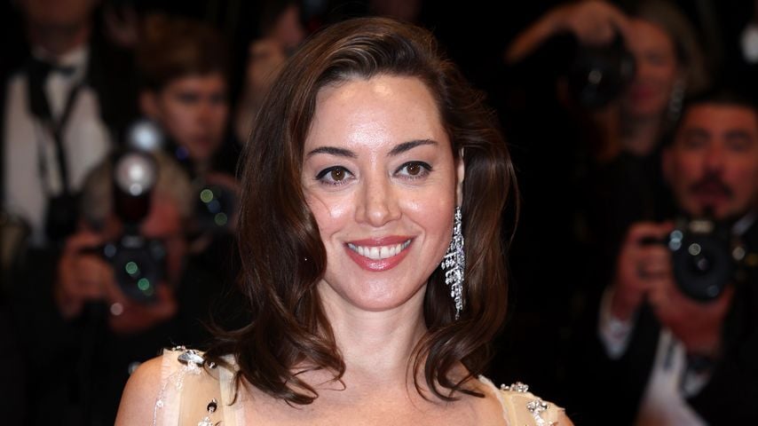 Nach Tod ihres Mannes: Aubrey Plaza feiert Red-Carpet-Debüt