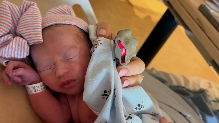 Audra Mari mit Tochter Rocca de Leon im Krankenhausbett, Mai 2026