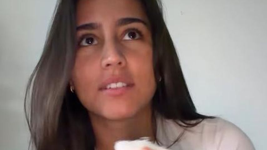 Aurelia Lamprecht mit ihrem bandagierten Finger, 2025