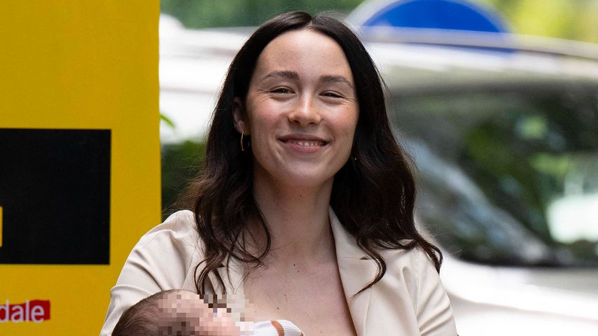Aurora Ramazzotti bei einem Spaziergang mit ihrem Baby
