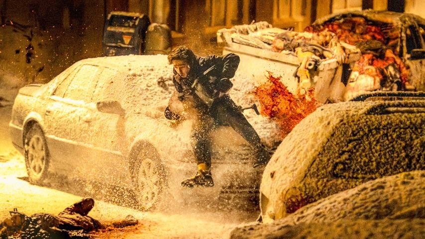 Austin Abrams in einer Actionszene aus Resident Evil (2026)
