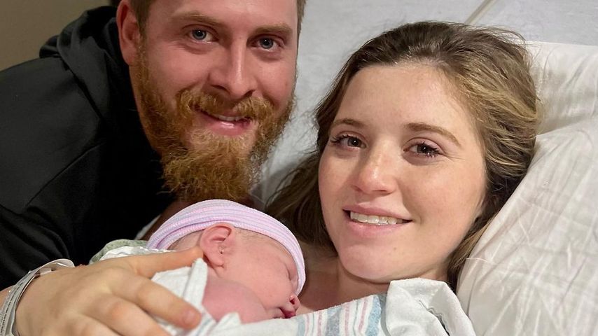 Austin Forsyth und Joy-Anna Duggar Forsyth mit ihrem Neugeborenen