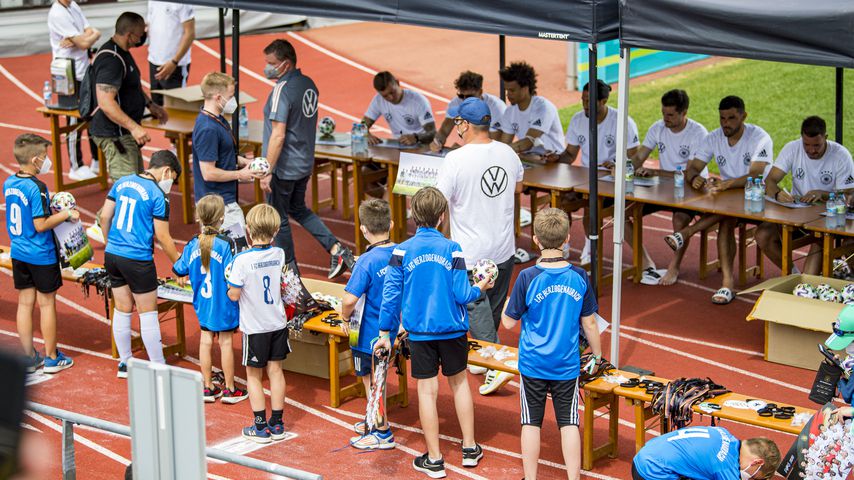 Autogrammstunde der deutschen Nationalmannschaft in Herzogenaurach