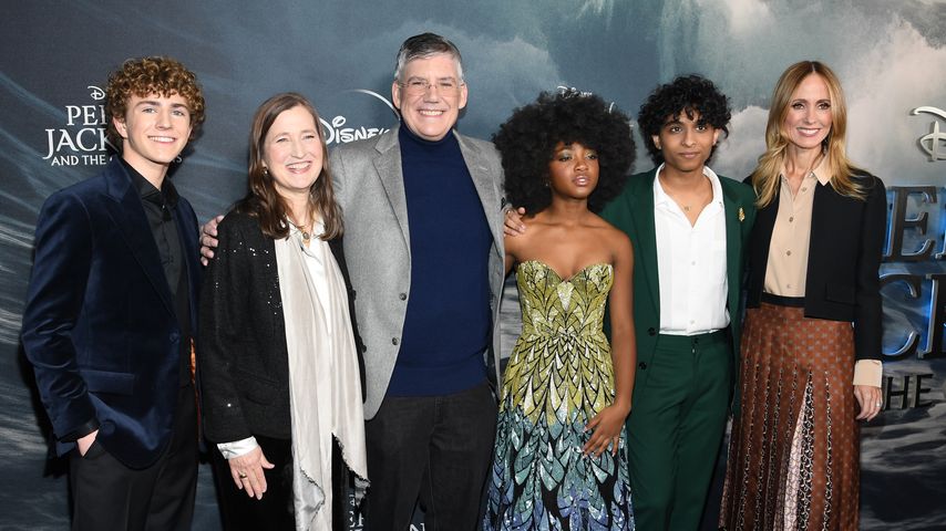 Autor Rick Riordan und der Cast seiner Serie "Percy Jackson"