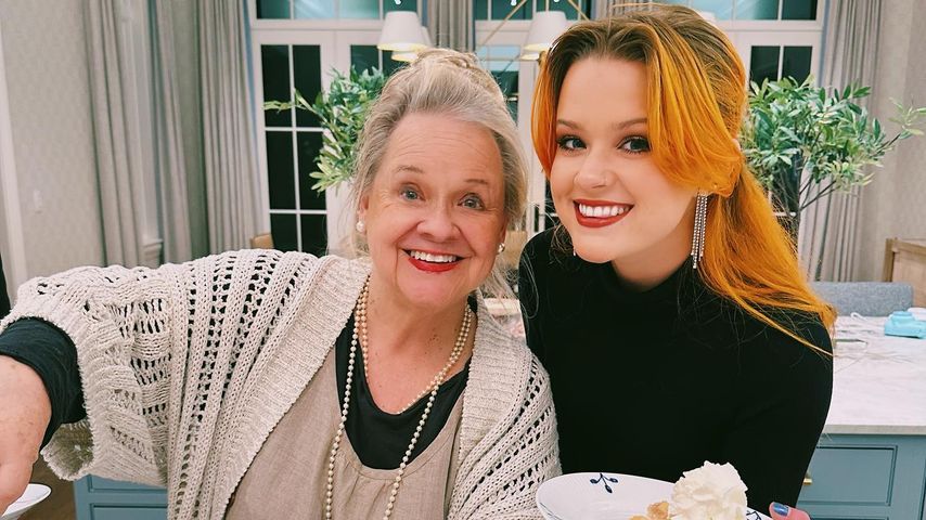 Ava Phillippe (r.) und ihre Oma im November 2022